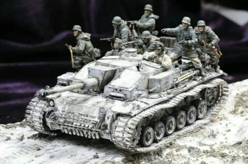 Model Kit Reshiram - Масштаб 1/35, литая под давлением фигурка